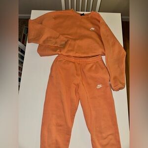 Orange Nike sweatshirt and pants set #nike #orange